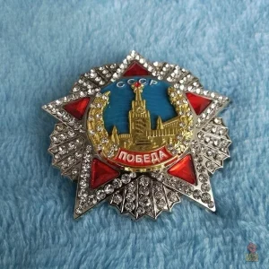 Médaille de la victoire CCCP ornée de strass