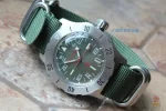 Montre communiste élégante avec design vintage soviétique