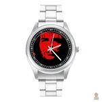 Montre portrait rouge au style communiste