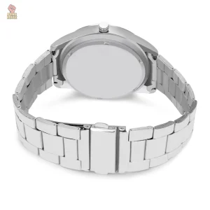Montre au design militaire inspiré du communisme