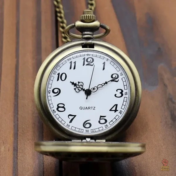 Montre de poche argentée avec design vintage