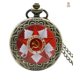 Montre vintage avec insigne soviétique