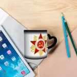 Mug communiste avec motif étoile rouge et symbole militaire