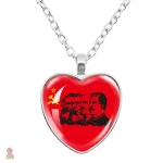 Pendentif cœur rouge portraits de leaders communistes