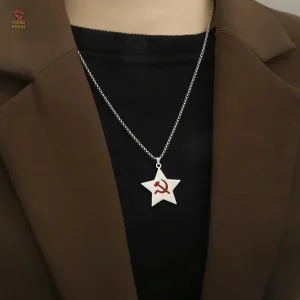 Bijou en forme d'étoile rouge, accessoire militant unique