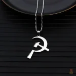 Pendentif Marteau et Faucille, symbole communiste emblématique