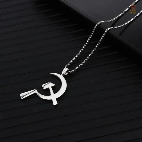 Pendentif avec marteau et faucille, accessoire militant