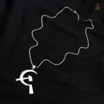 Bijou représentant le marteau et la faucille, style communiste