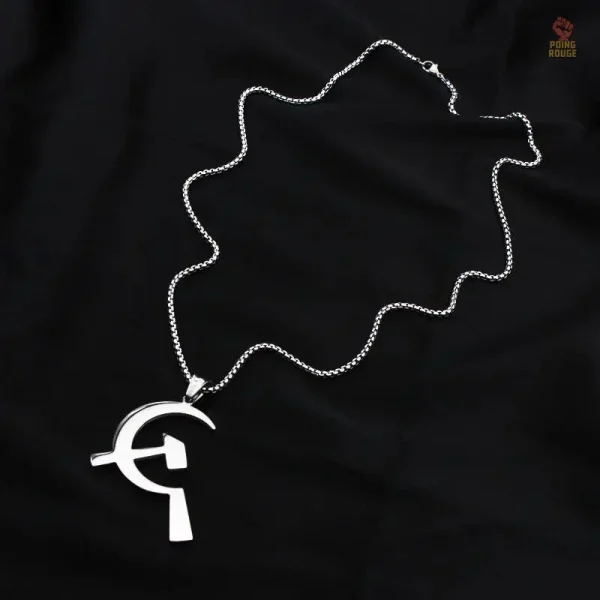 Bijou représentant le marteau et la faucille, style communiste