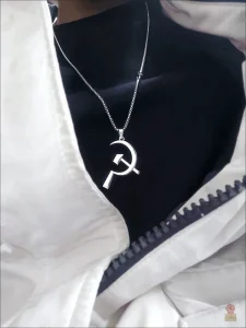 Pendentif communiste en forme de marteau et faucille, design unique