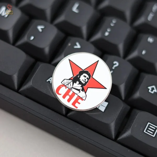 Pin en métal argenté avec portrait de Che Guevara