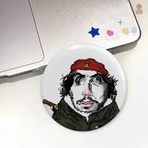 Pin badge rond Che Guevara avec drapeau cubain fond rouge
