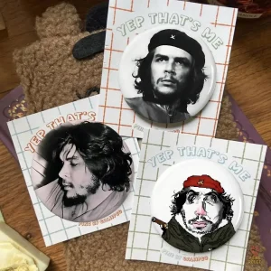 Macaron rond Che Guevara avec étoile et fond bleu