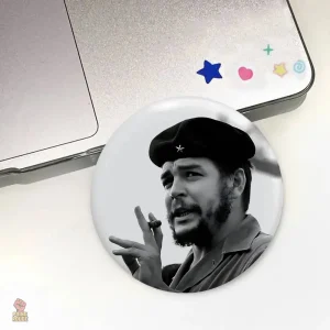 Pin badge macaroni Che Guevara portrait sur fond noir