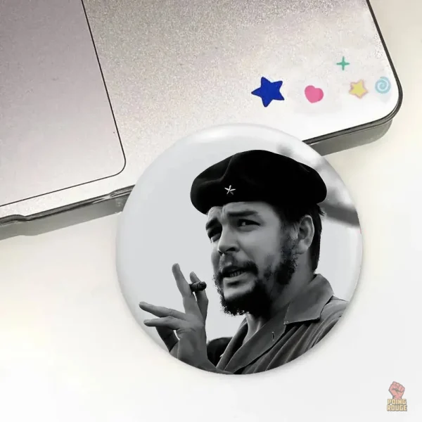 Macaron avec portrait de Che Guevara sur fond rouge