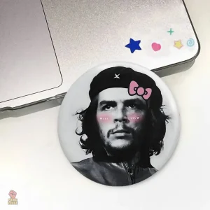 Pin badge Che Guevara portrait étoile rouge fond noir