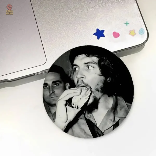 pin-badge-macaron-che-guevara-portrait-fond-blanc-rouge-rond-1 Pin badge portrait Che Guevara sur fond blanc et rouge