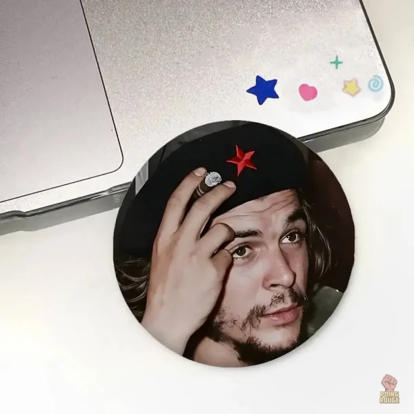 Badge coloré Che Guevara, style artistique unique