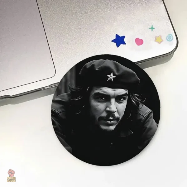 Pin de collection Che Guevara sur fond rouge