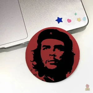 Pin badge Che Guevara portrait noir fond rouge