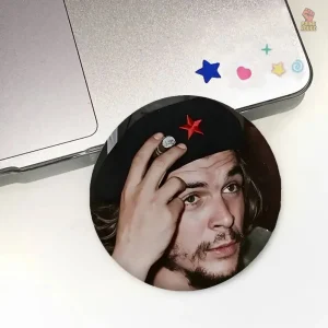 Pin badge macarons Che Guevara silhouette fond kaki