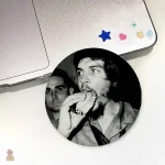 Macaron Che Guevara, silhouette sur fond kaki