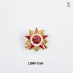 PIN émaillé représentant le Kremlin et la victoire