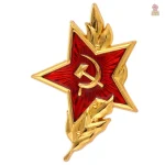 Pin étoile rouge avec faucille et marteau