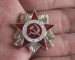 Pin argent 2ème classe Ordre Guerre Patriotique, accessoire communiste