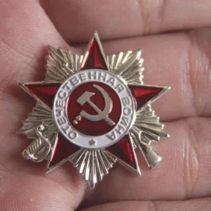 Pin argent 2ème classe Ordre Guerre Patriotique, accessoire communiste