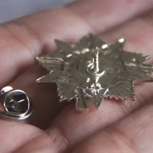 Insigne argenté 2ème classe, symbole de l'Ordre de la Guerre