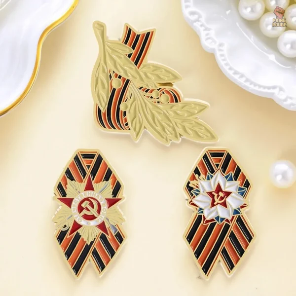 Étoile blanche pin's avec faucille et marteau iconiques