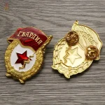 Pins de collection sur le thème communiste