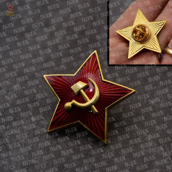 Pins tendance avec motif communiste