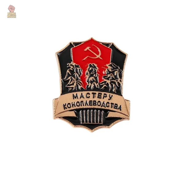 Pins d'inspiration communiste avec étoile