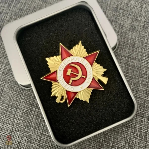 Pins communiste étoile rouge dorée - vue 3