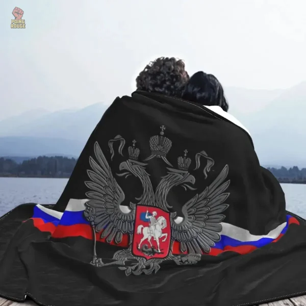 Accessoire en tissu tricolore aux influences russes