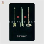 Plaque métal Evolyutsiya avec motifs d'armes et de hache