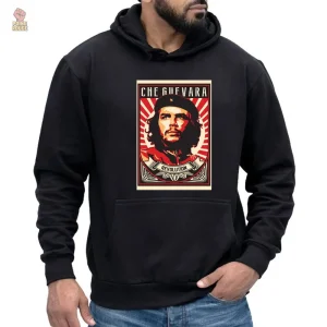 Vêtement noir à capuche, idéal pour un look engagé