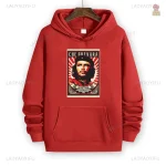Haut à capuche noir, symbole de la culture communiste