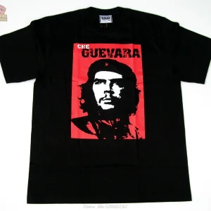 T-shirt rouge avec affiche communiste emblématique