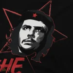 T-shirt avec étoile rouge, symbole de révolte