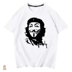 T-shirt avec motif de masque emblématique et message engagé