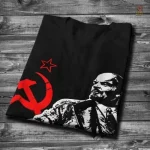 Vêtement iconique avec symbole rouge, style Lénine