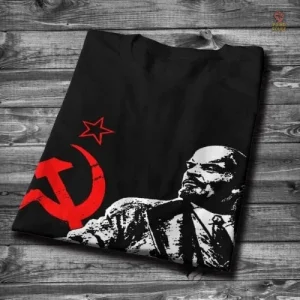 Vêtement iconique avec symbole rouge, style Lénine