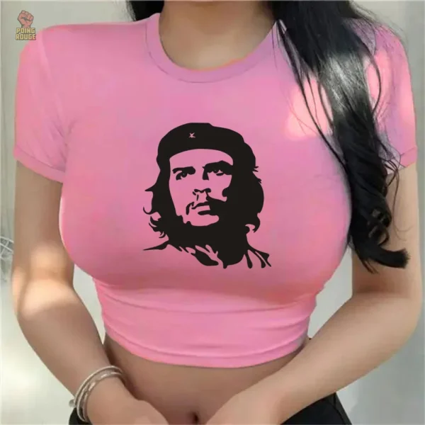 T-shirt femme, coupe courte et message engagé