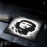 Tapis Che Guevara, inscription rouge et design graphique