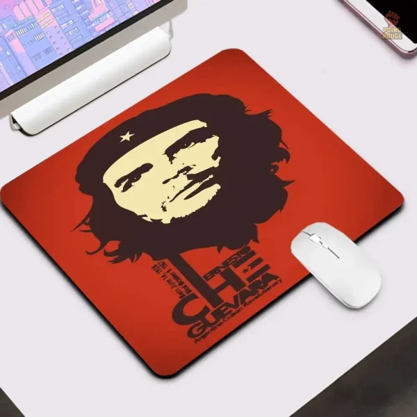 Tapis Che Guevara, fond rouge et inscription marquante
