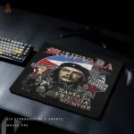 Che Guevara tapis de souris, style gravure sur couleur beige