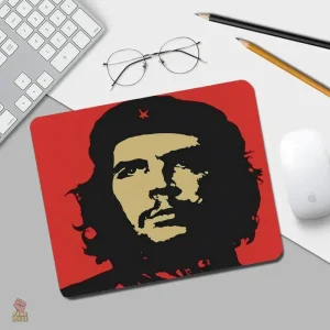 Tapis Che Guevara portrait iconique fond rouge uni